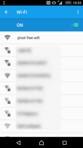SSID「pivot free wifi」を選択。