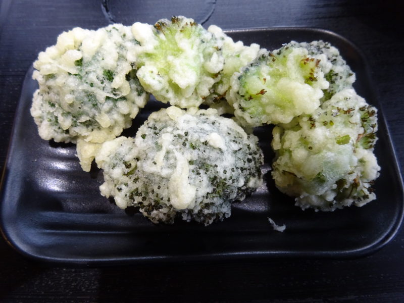 当別町産のブロッコリーの天ぷら。
