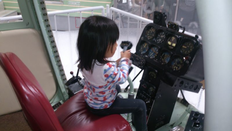 北海道警察で実際に使われたヘリコプター「ぎんれい号」操縦室