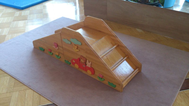 木製の滑り台
