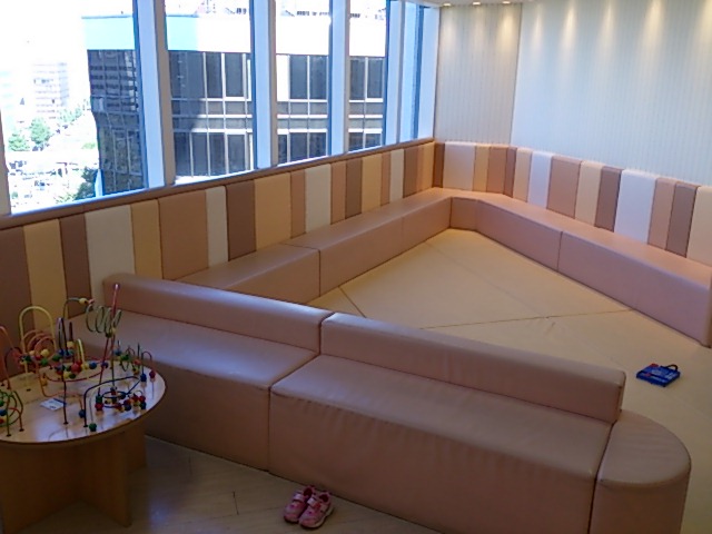 靴を脱いで遊べる場所は小さい子供連れには便利