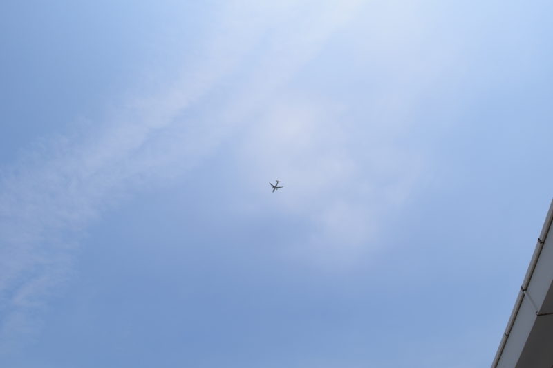 旭川空港上空の飛行機