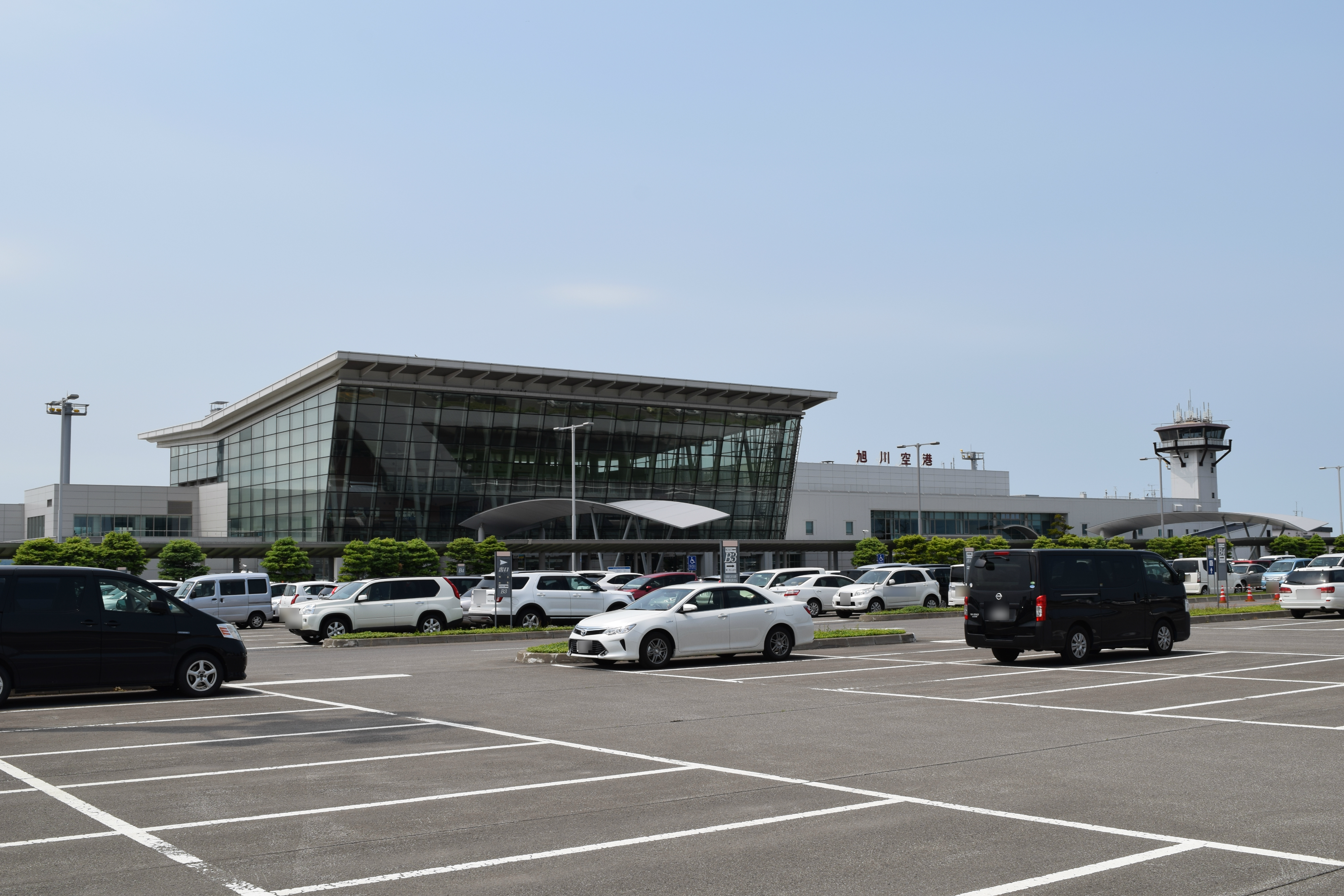 雪でも着く飛ぶ就航率99 1 旭川空港 探訪記 得北