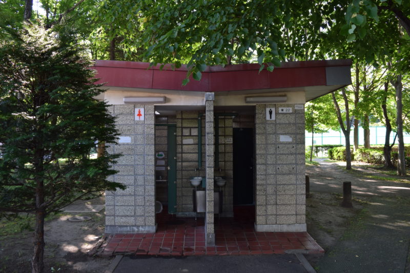 伏古公園管理事務所付近にあるトイレ