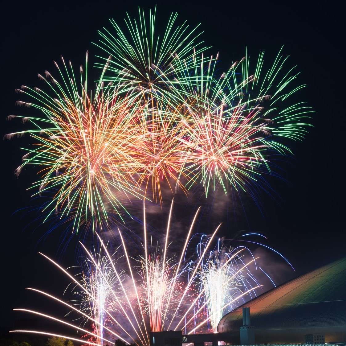 札幌ドームの夜空に3 000発の花火が打ち上がる ファイターズ花火大会18 得北