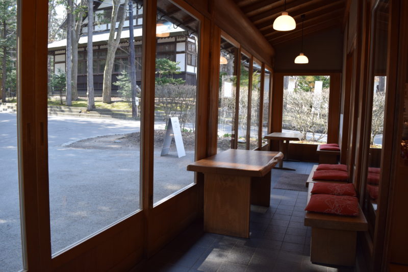 六花亭神宮茶屋の休憩スペース