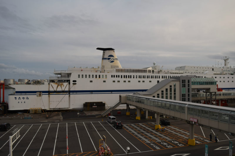 苫小牧西港フェリーターミナルに接岸する太平洋フェリー「きたたみ」
