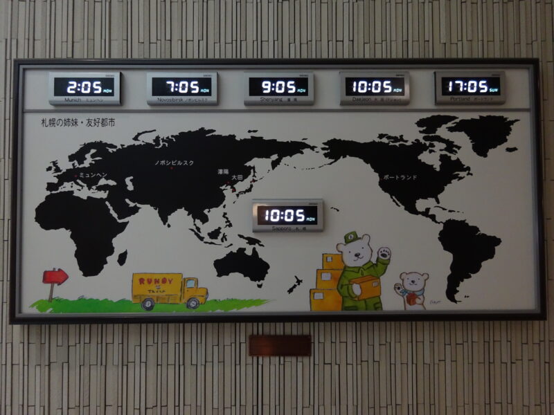 札幌市営地下鉄大通駅5番出口「世界時計」